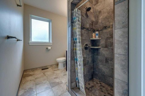 8-15015 Township 424, Rural Ponoka County, AB - Indoor Photo Showing Bathroom