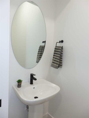 30 Inglis Crescent, Sylvan Lake, AB - Indoor Photo Showing Bathroom