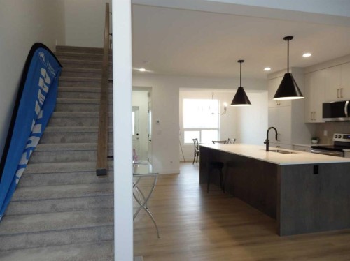 30 Inglis Crescent, Sylvan Lake, AB - Indoor Photo Showing Kitchen With Upgraded Kitchen