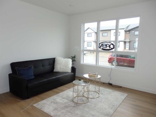 30 Inglis Crescent, Sylvan Lake, AB - Indoor Photo Showing Living Room