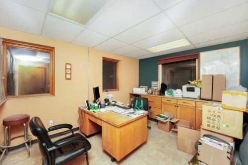 30 Industrial Drive, Sylvan Lake, AB 