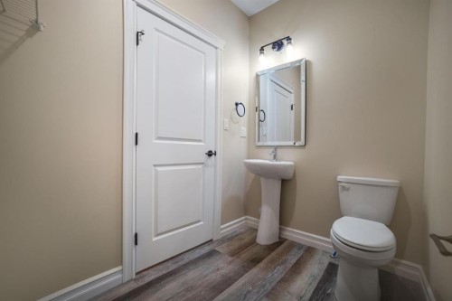 5728 55 Avenue, Camrose, AB - Indoor Photo Showing Bathroom