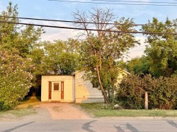 4621 46 Street  Lacombe, AB T4L 2W3