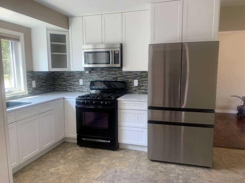 471 Dalmeny Hill Nw, Calgary, AB - Indoor Photo Showing Kitchen