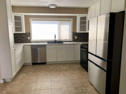 471 Dalmeny Hill Nw, Calgary, AB - Indoor Photo Showing Kitchen With Stainless Steel Kitchen