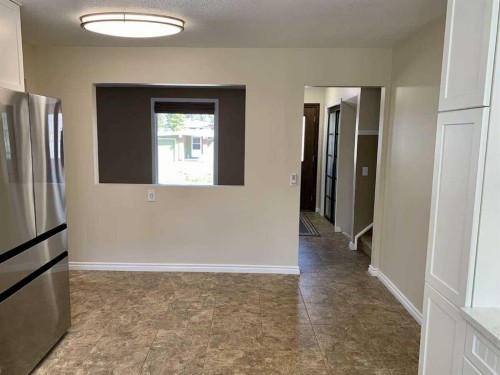 471 Dalmeny Hill Nw, Calgary, AB - Indoor Photo Showing Other Room