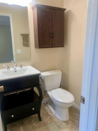 471 Dalmeny Hill Nw, Calgary, AB - Indoor Photo Showing Bathroom