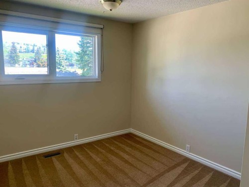 471 Dalmeny Hill Nw, Calgary, AB - Indoor Photo Showing Other Room