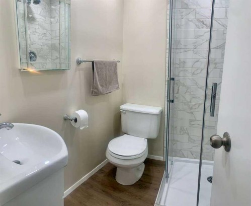 471 Dalmeny Hill Nw, Calgary, AB - Indoor Photo Showing Bathroom