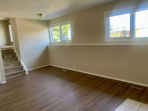 471 Dalmeny Hill Nw, Calgary, AB - Indoor Photo Showing Other Room