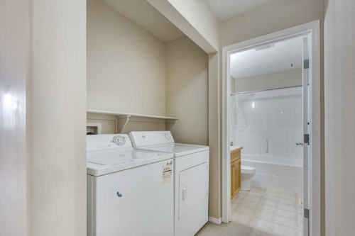 9-2 Hinshaw Drive, Sylvan Lake, AB - Indoor Photo Showing Laundry Room