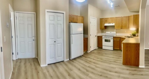 9-2 Hinshaw Drive, Sylvan Lake, AB - Indoor Photo Showing Kitchen With Double Sink