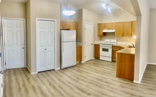 9-2 Hinshaw Drive, Sylvan Lake, AB - Indoor Photo Showing Kitchen With Double Sink