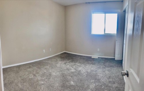 9-2 Hinshaw Drive, Sylvan Lake, AB - Indoor Photo Showing Other Room