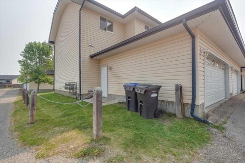 9-2 Hinshaw Drive, Sylvan Lake, AB - Outdoor With Exterior