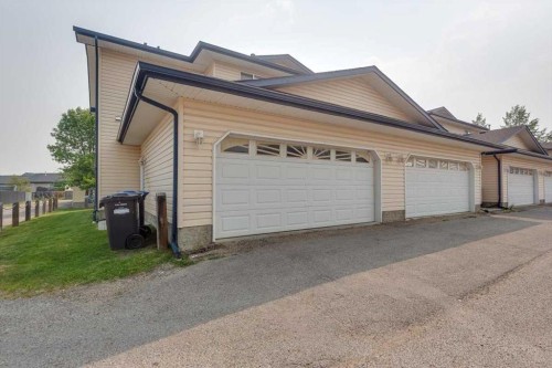 9-2 Hinshaw Drive, Sylvan Lake, AB - Outdoor With Exterior