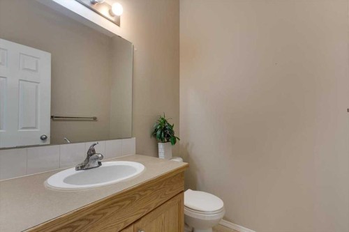 9-2 Hinshaw Drive, Sylvan Lake, AB - Indoor Photo Showing Bathroom