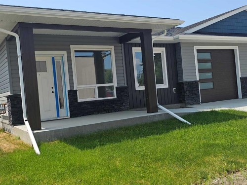 #3-4738 49A Avenue, Lacombe, AB - Outdoor