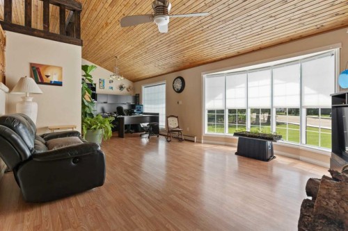 119 3Rd Avenue West, Alliance, AB - Indoor Photo Showing Living Room
