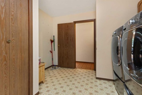 119 3Rd Avenue West, Alliance, AB - Indoor Photo Showing Laundry Room