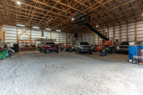 119 3Rd Avenue West, Alliance, AB - Indoor Photo Showing Garage