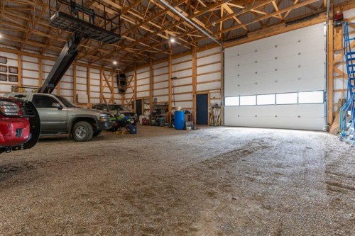 119 3Rd Avenue West, Alliance, AB - Indoor Photo Showing Garage