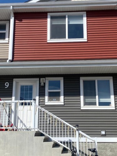 9-4716 College Avenue  Lacombe, AB T4L 0J5