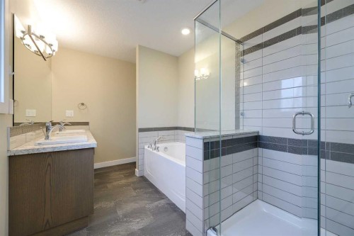 471 Townsend Street, Red Deer, AB - Indoor Photo Showing Bathroom
