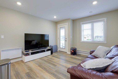 471 Townsend Street, Red Deer, AB - Indoor Photo Showing Living Room