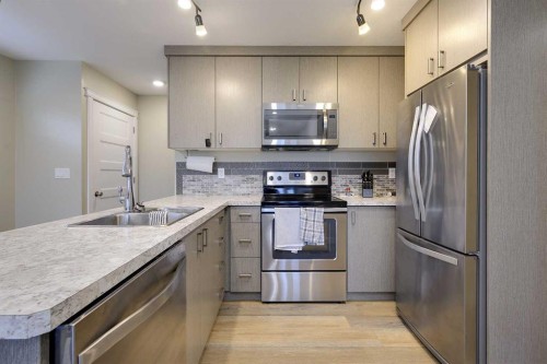 471 Townsend Street, Red Deer, AB - Indoor Photo Showing Kitchen With Double Sink With Upgraded Kitchen