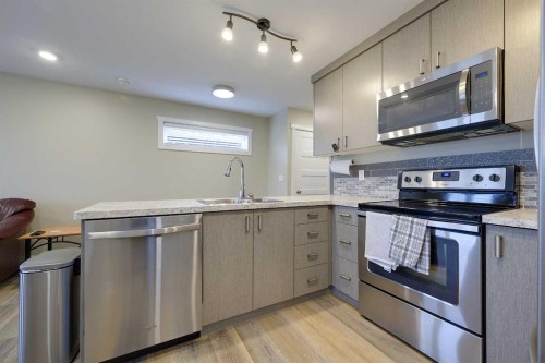 471 Townsend Street, Red Deer, AB - Indoor Photo Showing Kitchen