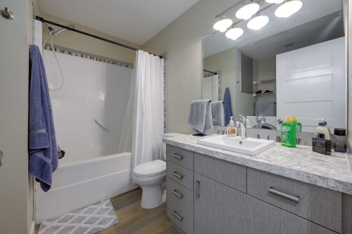 471 Townsend Street, Red Deer, AB - Indoor Photo Showing Bathroom