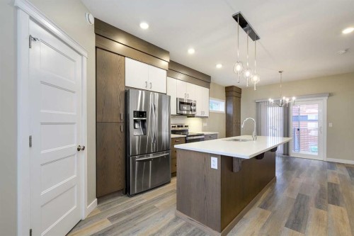 471 Townsend Street, Red Deer, AB - Indoor Photo Showing Kitchen With Upgraded Kitchen