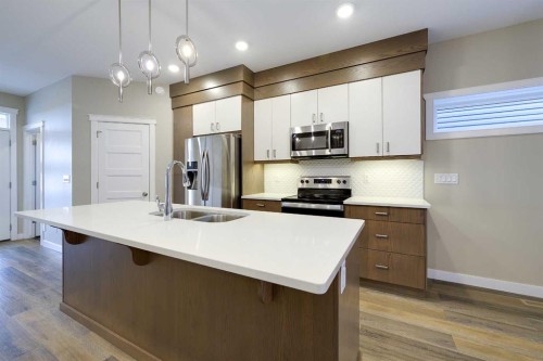 471 Townsend Street, Red Deer, AB - Indoor Photo Showing Kitchen With Double Sink With Upgraded Kitchen