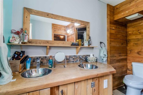 24 Main Street, Ardley, AB - Indoor Photo Showing Bathroom