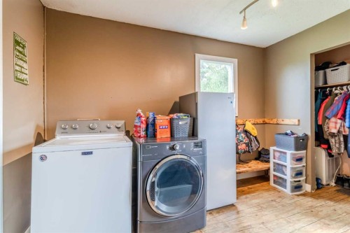 24 Main Street, Ardley, AB - Indoor Photo Showing Laundry Room