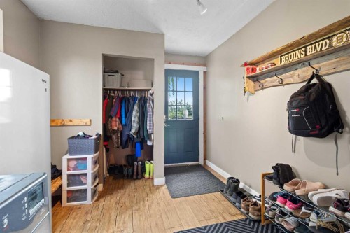 24 Main Street, Ardley, AB - Indoor