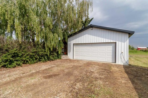 24 Main Street, Ardley, AB - Outdoor