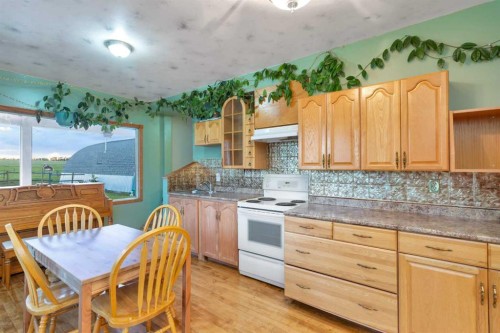 32328 Range Road 42, Rural Mountain View County, AB - Indoor Photo Showing Kitchen
