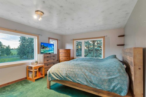 32328 Range Road 42, Rural Mountain View County, AB - Indoor Photo Showing Bedroom