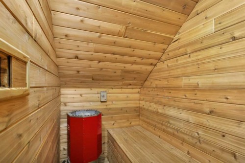 32328 Range Road 42, Rural Mountain View County, AB - Indoor Photo Showing Other Room