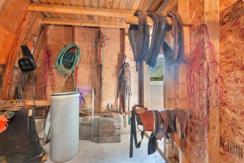 32328 Range Road 42, Rural Mountain View County, AB - Indoor