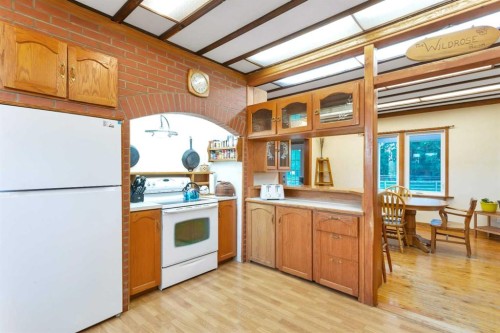 32328 Range Road 42, Rural Mountain View County, AB - Indoor Photo Showing Kitchen