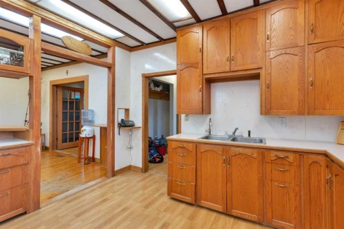32328 Range Road 42, Rural Mountain View County, AB - Indoor Photo Showing Kitchen With Double Sink