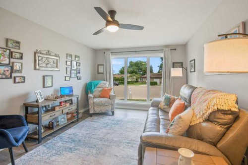 36 Harvey Close, Red Deer, AB - Indoor Photo Showing Living Room