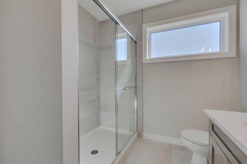 3479 Chestermere Boulevard, Chestermere, AB - Indoor Photo Showing Bathroom