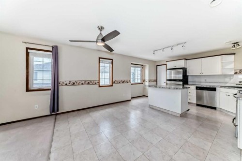 16E-32 Daines Avenue, Red Deer, AB - Indoor Photo Showing Kitchen