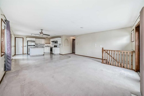 16E-32 Daines Avenue, Red Deer, AB - Indoor Photo Showing Other Room