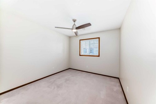 16E-32 Daines Avenue, Red Deer, AB - Indoor Photo Showing Other Room