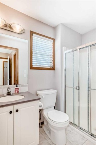 16E-32 Daines Avenue, Red Deer, AB - Indoor Photo Showing Bathroom
